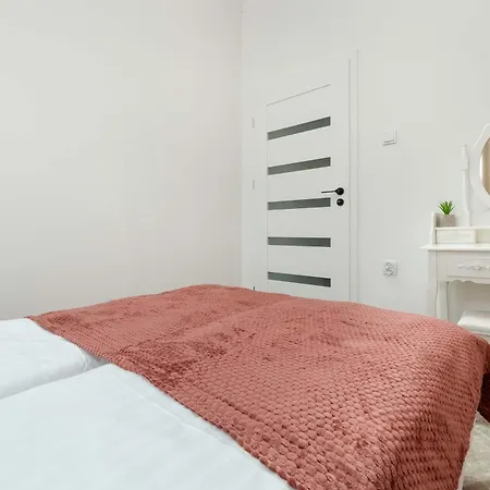 W Sercu Lodzi Piotrkowska Balkon & 2 Sypialnie By Renters